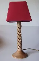 lampe torsadée en hêtre